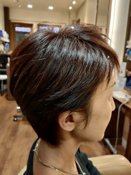 ペンシエロ(Pensiero) ショート×白髪ぼかし