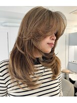 ノラ ウメダ(NORA UMEDA)&nbsp;レイヤーカットカーテンバング海外ヘア地毛ハイライトカラー