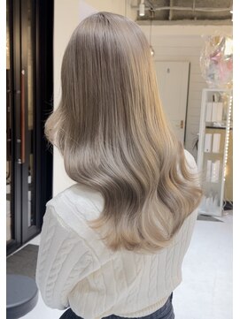 髪屋 紬 ミルクティーベージュ／ハイトーンカラー