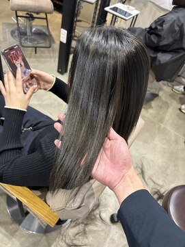 ユラ(YURA) グレージュハイライト 【姫路/姫路駅/韓国風】