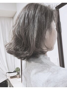 ヘアーアンドアトリエ マール(Hair&Atelier Marl) 【Marlアプリエカラー】プラチナアッシュのハイライトカラー