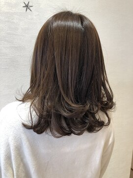 エ フュチュール(et Futur) 艶カール/愛されミディ×ミルクティーカラー|20代/30代/40代