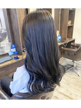 エミュー(emue) 20代30代40代イヤリングカラーヨシンモリブルーブラック透明感