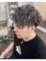 マリン(Marine)&nbsp;20代30代ツイストスパイラルパーマホワイトハイライトメッシュ