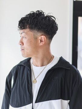 ハングアウト(Hangout) スペインカール×フェードカット