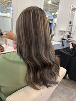 トッカ ヘアアンドトリートメント 難波店&nbsp;グレージュのハイライトで華やかに◎