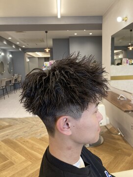 アレス バイ シカ 神戸三宮元町店(ALLES by Cica) スパイキーアップバング