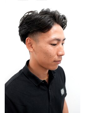 カーウォッシュバーバー(CARWASH BARBER) メンズカットサーフカールセンターパートスキンフェード0805