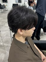 ヒュイル バイ ニアウ(Hwyl by Niau)&nbsp;メンズカットパーマセンターパートニュアンスパーマ