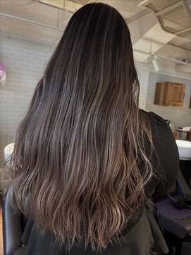 グランルッソ 岡山駅前(GRAN LUSSO) ホワイト、シルバー系バレイヤージュ/指名のみ対応