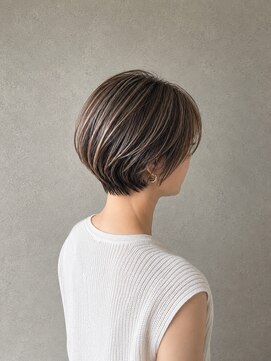 ラベルムバイエーケー(La Belleme by AK) 白髪ぼかし丸みミニボブ
