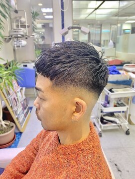 ヘアートーク アイズ(HAIR TALK I's) クロップ【スキンフェード】