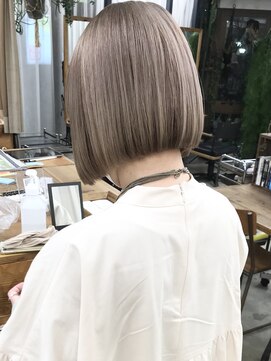 コス(kos) 『nanuk*ueki』ケアブリーチ*ミルクティベージュ