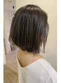 切りっぱなしボブ・白髪ぼかしハイライト