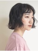 短めバングのパーマミニボブ