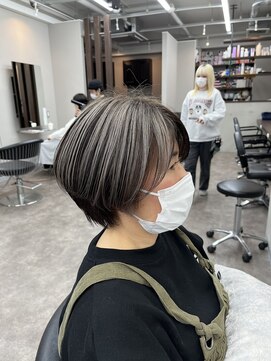 リングバイモアムー(Ring by Moremuu) 白髪ぼかしバレイヤージュ