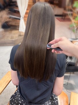 インビテーション(invitation) 大人かわいいショコラベージュ前髪カット顔周りカットおくれ毛