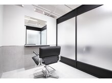 ディーエックスシェアサロン 原宿(DX SHARE SALON)の雰囲気（落ち着いて施術を受けられる半個室シェアサロンです！）