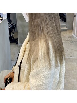 フリーラ 京都河原町三条店(freera) 【kiho】ホワイト ベージュ