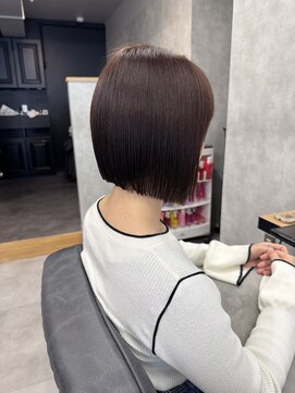 クラン 岡本(Chlan) 前下がりボブ　切りっぱなしストレート