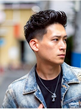 メゾンフォーメン 心斎橋店(Maison for men) 外国人風フェザーアップパーマ　テーパーフェードカット