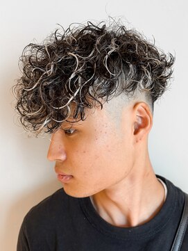 ルーシー 渋谷(LUCEY) メッシュスペインカールハイライトスパイラルパーマフェード