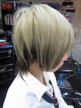 トリックストア(TRICK STORE) 前下がりアッシュショート★内側アッシュブラウン