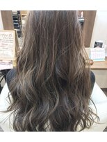 エル(ailes)&nbsp;ウィービング（ハイライト）で作る外国人風アッシュグレー