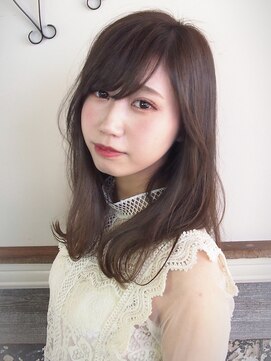 コンテナ ヘアーアンドリラックス(CONTENA Hair&Relax) ラベージュ×外ハネセミディ