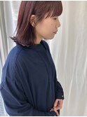 切りっぱなしボブに、赤髪、暖色カラー。