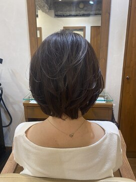 エクリ 麻布十番(equri) 大人可愛いショートボブ