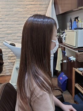 ヘアーファクトリーメロウ(Hair factory Mellow) [湿気も怖くないハンドブローでキマる]ストレートロング