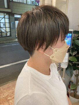 アミュレ(Amule) 前髪ありハンサムマッシュショートカーキグレージュ梅ヶ丘美容室