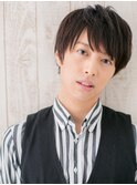 マットブラウンが優等生風な知的くせ毛メンズショートj名護大東