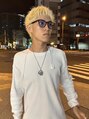 シキ(SIKI) ハイトーンと下ろしたショートの相性がバツグンのスタイル