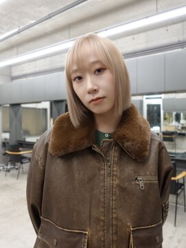 ビューズ(VIEWS) くすみベージュ/くすみカラー/ミルクティーカラー(表参道駅)