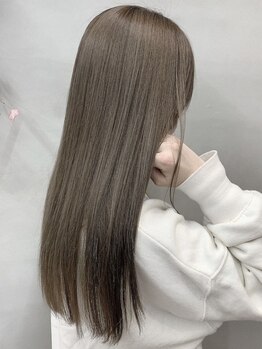 リル バイ ラミール(LiL by lamiell)の写真/【艶×柔らかい質感】うねりや癖、広がりが気になるあなたに。指通りなめらかなナチュラルストレートを♪