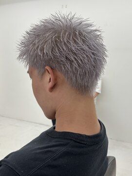 スパイキーショート　刈り上げ　フェード　ツイスト　ブリーチ