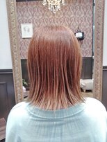 ミュズィー ドゥ ヘア(Musee du hair)&nbsp;切りっぱなしボブ、明るめ少々ピンク