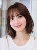 表参道ミディアムストレートニュアンスカラーアッシュグレー30代