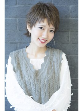 ソワリー 栄(THOiRY) 小顔カットが得意なスタイリストby坂元