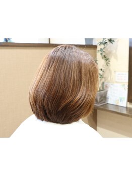 《天然ハーブ100%のハナヘナで自然な"ツヤ髪"が叶う》カラーによるダメージや褪色が気になる方にもオススメ