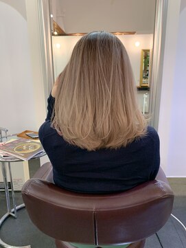 アン シュシュ(un chouchou) 根元暗めハイトーン