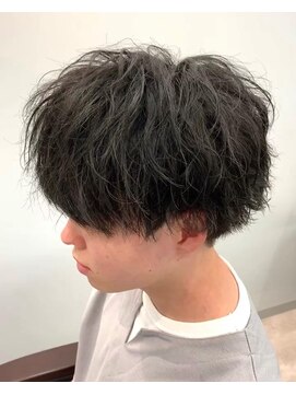 リアライズ(REALIZE) ツイストスパイラルパーマ 刈り上げマッシュ