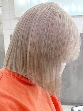 ウィコ 新宿(WICO) ホワイトグレー[新宿駅/フェミニン/モード/ダークアッシュ]