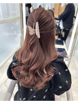 アフロートリノ(AFLOAT Leino) 韓国ヘア　レイヤーカット　くびれる後ろ姿　透明感似合わせ