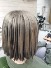 ロッヂ(LODGE) ホワイトベージュ系ブロンドのデザインカラー