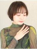 ナチュラルブラウン×耳かけOKの小顔ショートボブ×やわらか前髪