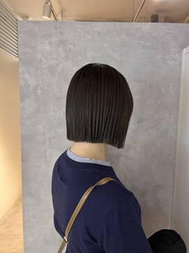 モク(mok) パツっと切りっぱなしストレートボブ