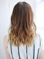 ヘアメイク ナル(hair make nalu) グラデーションカラーのウェービーカール